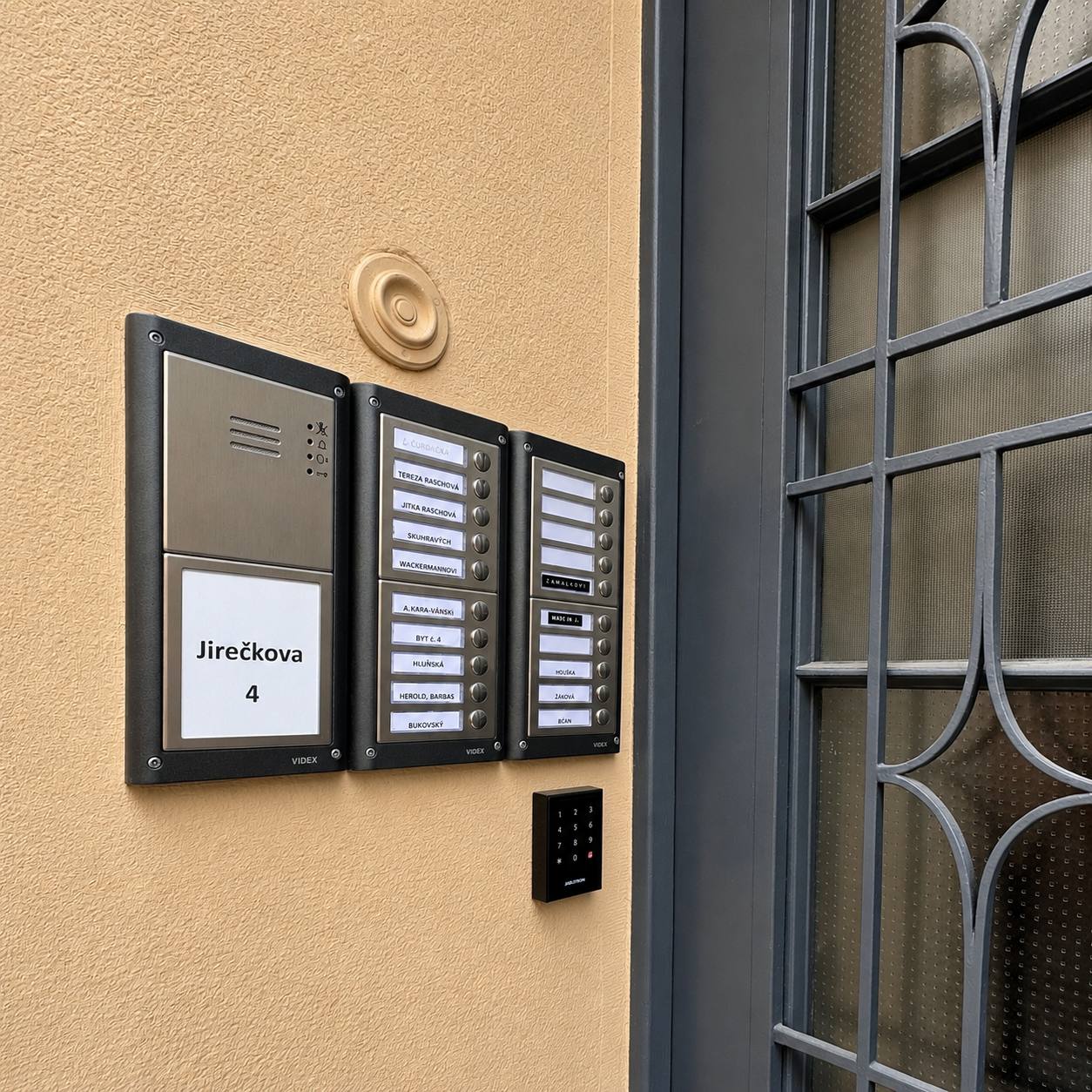 Intercom / door phone
